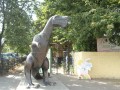 Памятник динозавру